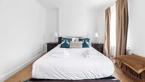 Basic House | 3 bedrooms, iron/ironing board, bed sheets - Modern Victorian Home With Secret Garden (London)