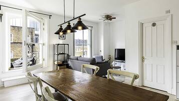 Basic Apartment | Dining