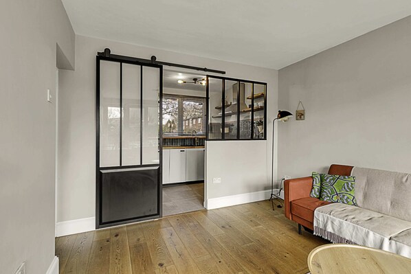 Basic Apartment | Interior - Cosy & Quiet Flat With Garden Close Central London (London)