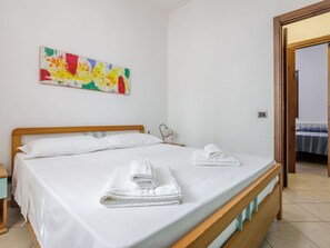 2 makuuhuonetta, silitysrauta/-lauta, vauvan matkasänky, ilmainen Wi-Fi