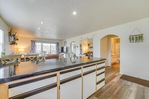 Interior - Branson Condo w/ Pool - Walk to The Strip! (Branson)