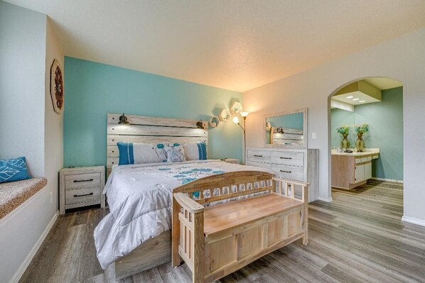 2 bedrooms, WiFi - Branson Condo w/ Pool - Walk to The Strip! (Branson)