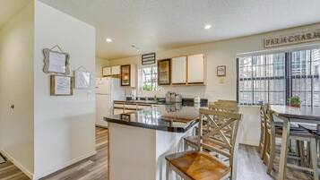 Coffee/tea maker, fridge, microwave, oven