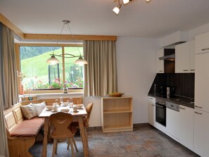 Mikrowelle, Ofen, Geschirrspüler, Toaster