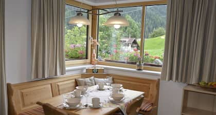 Joli appartement dans une maison de vacances avec WIFI, TV, animaux admis et parking