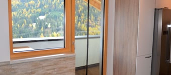 Nice apartment in villa for 5 people with WIFI, TV, balcony and pets allowed