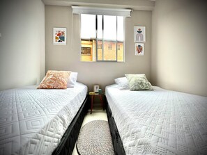 2 chambres, fer et planche à repasser, Wi-Fi gratuit, draps fournis