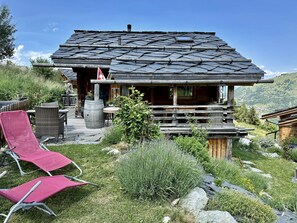 Property grounds - Stunning private villa for 4 people with WIFI, TV, terrace and panoramic view (Basse-nendaz)