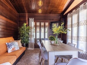 Dining - Wonderful private villa for 6 guests with A/C, WIFI, private pool, TV, patio and pets allowed (Deltebre)