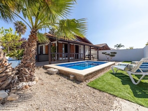 Pool - Wonderful private villa for 6 guests with A/C, private pool, WIFI, TV, patio and pets allowed (Deltebre)