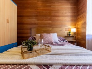 2 bedrooms, travel cot, free WiFi - Beautiful private villa for 6 people with private pool, A/C, WIFI, TV, patio and pets allowed (Deltebre)