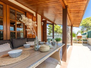 Outdoor dining - Beautiful private villa for 6 people with private pool, A/C, WIFI, TV, patio and pets allowed (Deltebre)