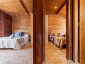 2 室のベッドルーム、旅行用ベビーベッド、WiFi (無料)