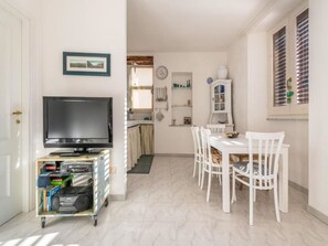 TV - Nice apartment for 4 guests with WIFI, A/C and TV (Carloforte)
