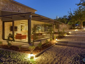 Exterior - Beautiful private villa for 12 guests with hot tub, A/C, private pool, WIFI, TV and terrace (Novi Vinodolski)