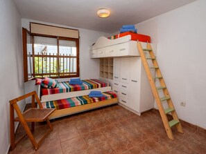 3 bedrooms, iron/ironing board, free WiFi