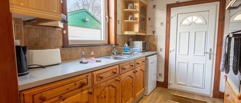 Mikrowelle, Ofen, Geschirrspüler