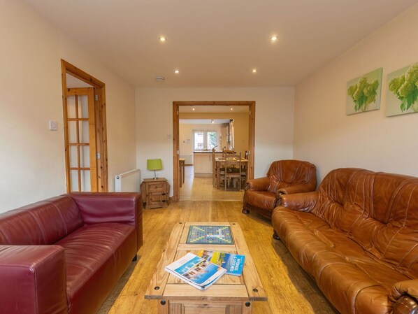 TV - Wonderful private villa for 8 people with WIFI and TV (Inverness)