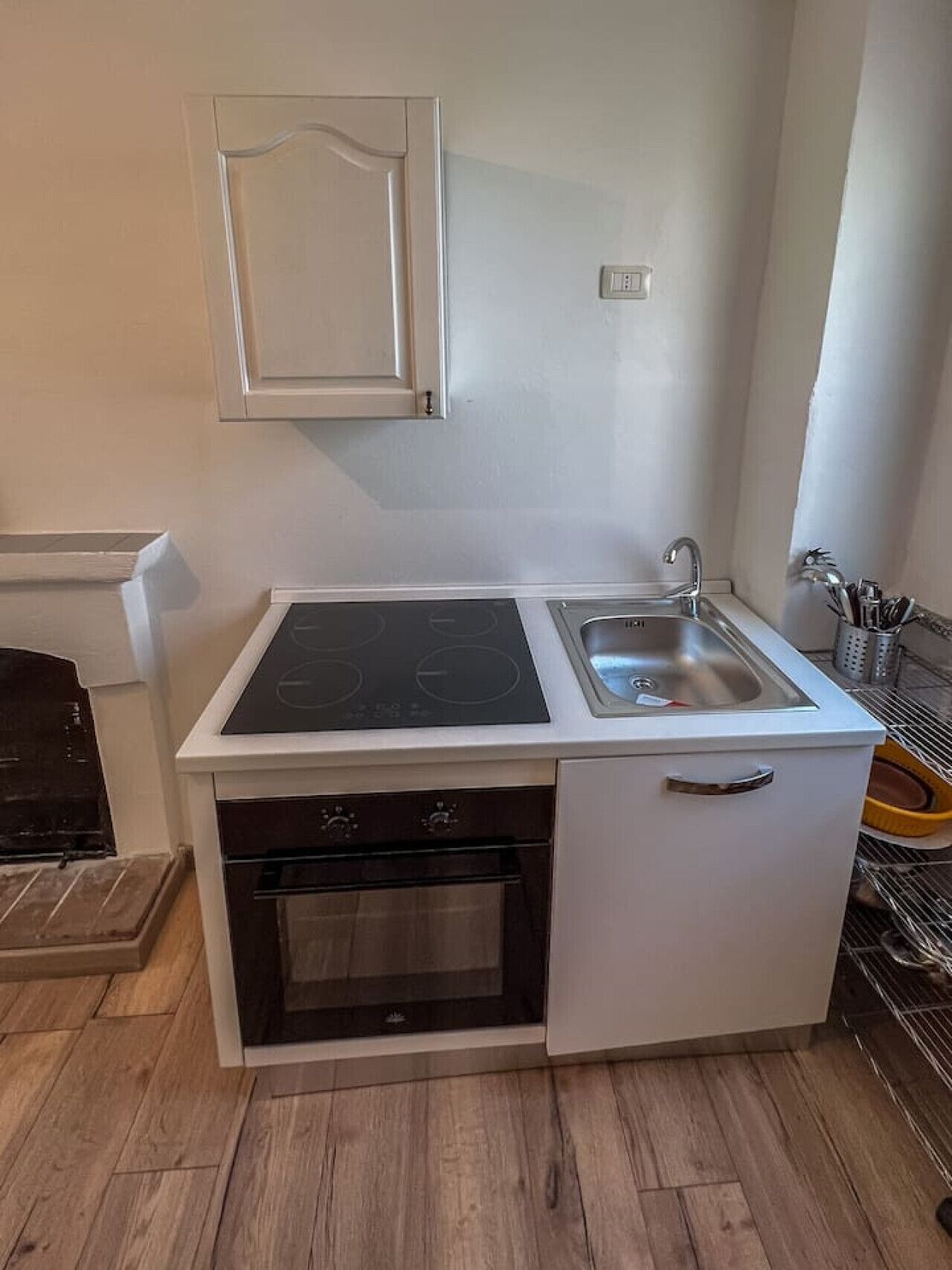 Four, plaque de cuisson, cafetière/bouilloire