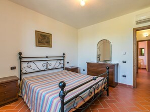 4 bedrooms, iron/ironing board, travel crib, free WiFi