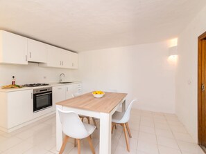 Ofen, Geschirrspüler, Toaster, Hochstuhl