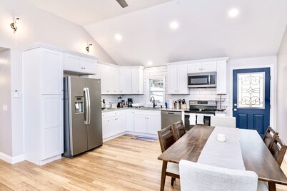 Spacious Private Retreat Near Holyoke State Park!