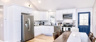 Spacious Private Retreat Near Holyoke State Park!