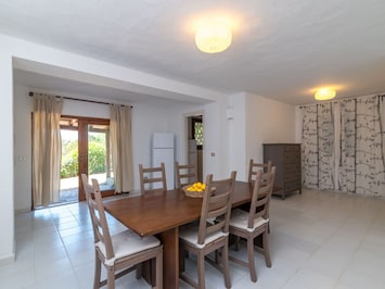 Tabelle, Möbel, Gebäude, Stuhl, Holz, Tür, Interior Design, Beleuchtung, Haus