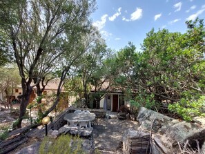 Outdoor dining - Nice apartment for 4 people with A/C, TV, terrace, pets allowed and panoramic view (Olbia)
