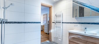 Merveilleuse maison de vacances privée pour 12 personnes avec WIFI, TV, balcon et animaux admis
