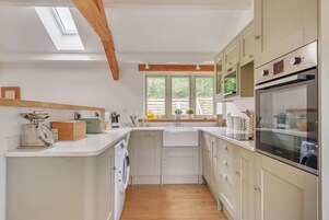 Fridge, dishwasher, cookware/dishes/utensils