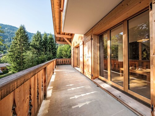 Atemberaubendes alleinstehendes Ferienhaus für 9 Personen mit TV und Innenhof