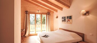 Stunning private villa for 9 people with WIFI, TV, patio and parking