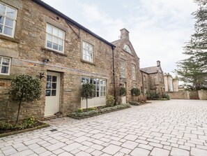 Exterior - Bilbo (Lancaster)