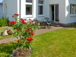 Outdoor dining - Beautiful apartment for 5 people with WIFI, TV and terrace (Wolgast)