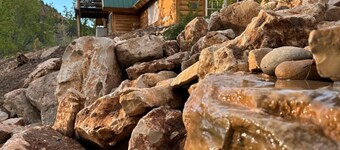 Cabin near Zion & Bryce w/ Hot Tub & EV charger. Fantastic Stargazing, Sleeps 6