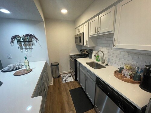 Cozy 1-bedroom studio with AC in charming Huntsville