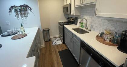 Cozy 1-bedroom studio with AC in charming Huntsville