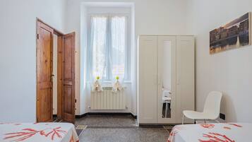 2 bedrooms, travel crib, free WiFi