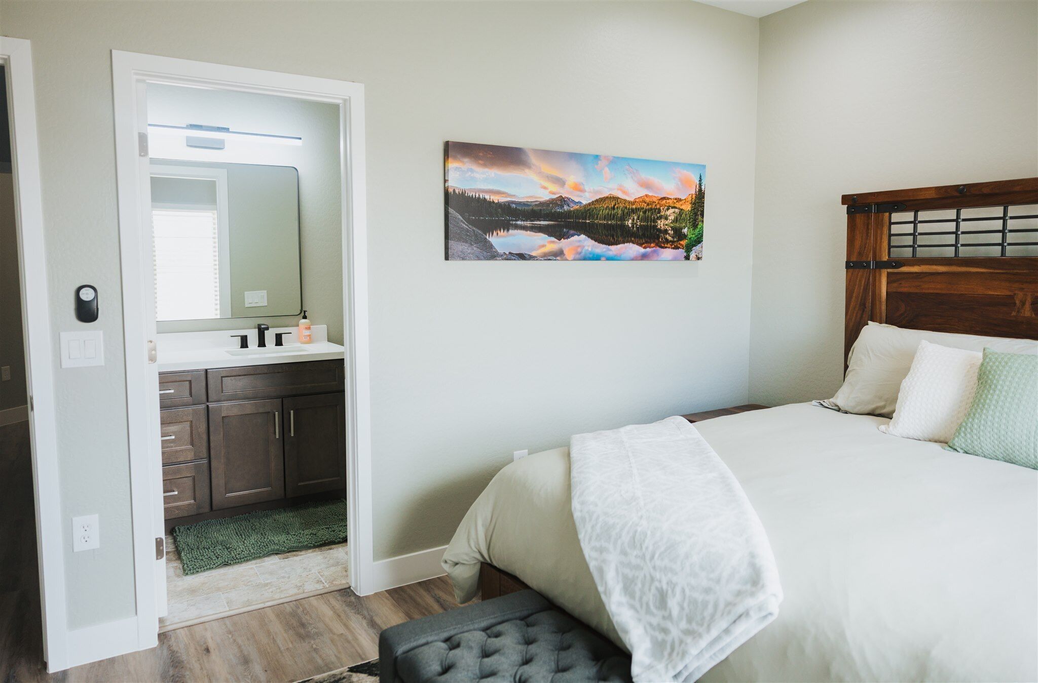 2 habitaciones, tabla de planchar con plancha, wifi y ropa de cama 