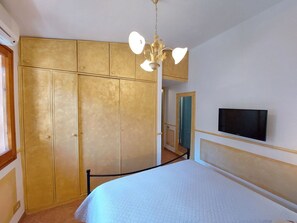 3 Schlafzimmer, Bügeleisen/Bügelbrett, Reisekinderbett