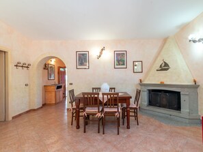 Dining - Stunning private villa for 7 guests with A/C, TV, patio, pets allowed and panoramic view (Olbia)