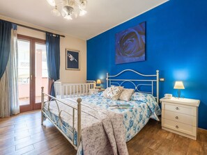 1 dormitorio, tabla de planchar con plancha, cuna de viaje y wifi gratis