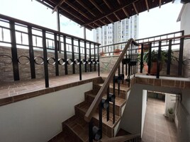 Smart TV 43 pulgadas con canales de televisión por cable