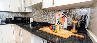 Spacious Flat with Patio & Parking in city centre