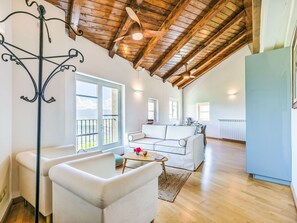 Living area - Cosy apartment for 6 guests with WIFI, pets allowed and panoramic view (Montalcino)