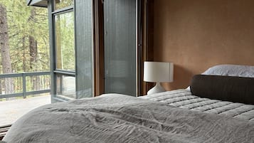 5 bedrooms, desk, iron/ironing board, free WiFi