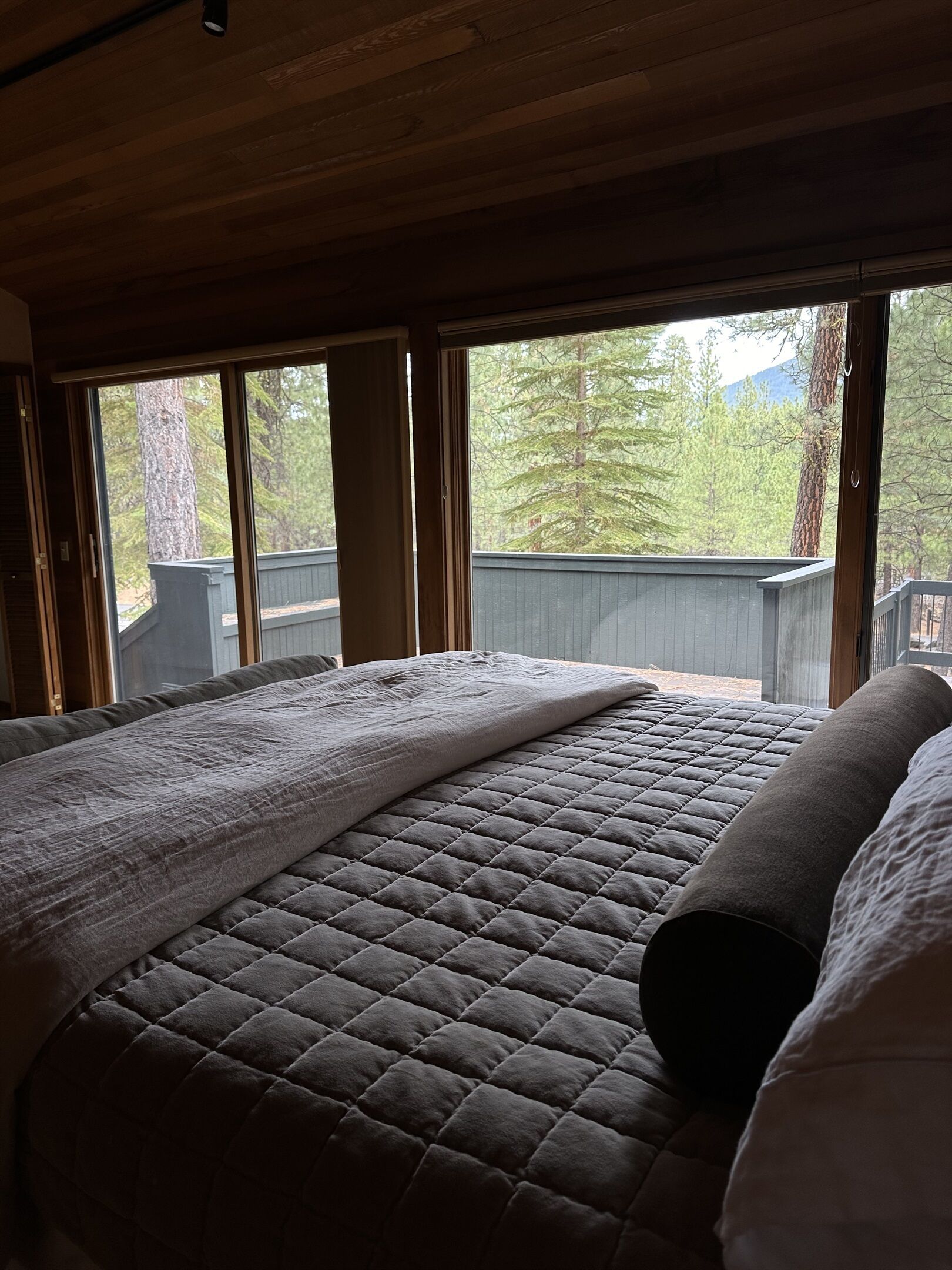 5 Schlafzimmer, Schreibtisch, Bügeleisen/Bügelbrett, kostenloses WLAN