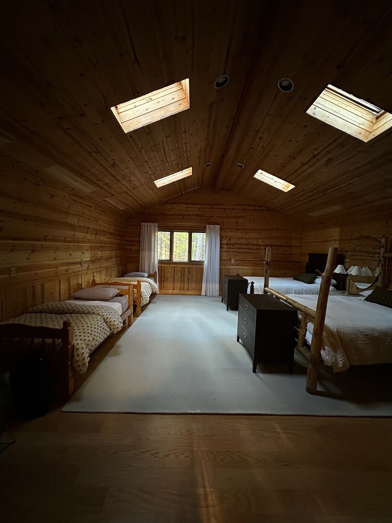 5 bedrooms, desk, iron/ironing board, free WiFi