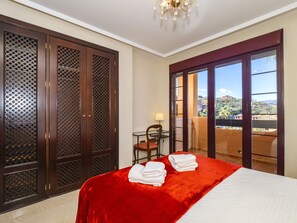 2 bedrooms, iron/ironing board, free WiFi, bed sheets - Cubo's Marbella Apartment Golf & Parking / community pool / air conditioning / free wifi (Ojen)